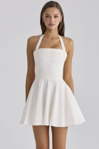 Mini-robe Cosette blanche en broderie anglaise et coton à col licou