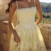 Mini-robe en coton brodé anglais « Chloe Lemon »