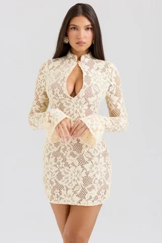 Mini-robe en dentelle à encolure en U Brianna Buttermilk