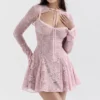 Mini-robe en dentelle rose « Alice »