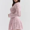 Mini-robe en dentelle rose « Alice »