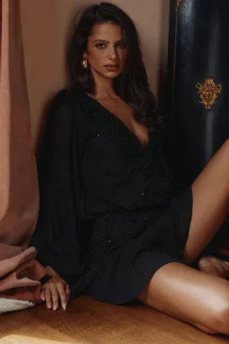 Mini-robe Gianna noire en georgette brodée à la main – Édition limitée