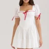 Mini-robe Jana blanche à manches bouffantes en broderie anglaise