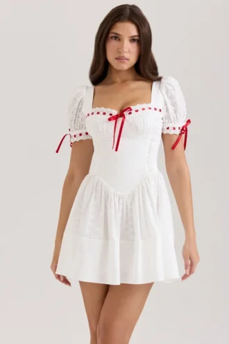 Mini-robe Jana blanche à manches bouffantes en broderie anglaise