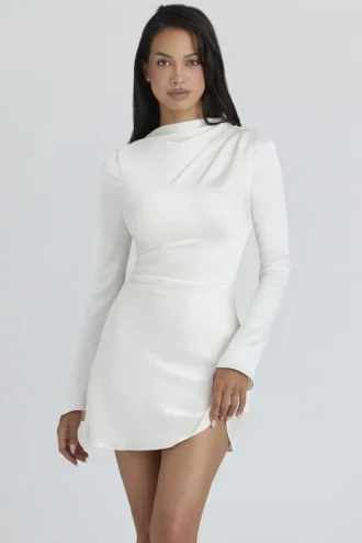 Mini-robe Lulu en satin ivoire à manches flûte