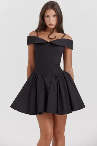 Mini-robe noire à épaules dénudées « Elida »
