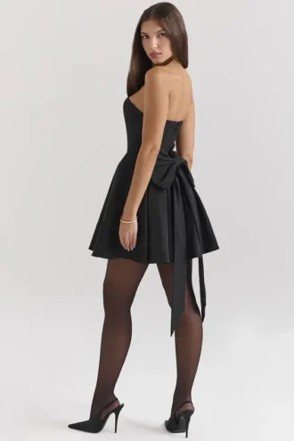 Mini-robe noire sans bretelles Emmanuela avec nœuds amovibles