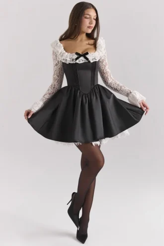 Mini-robe noire à volants en dentelle Cleora
