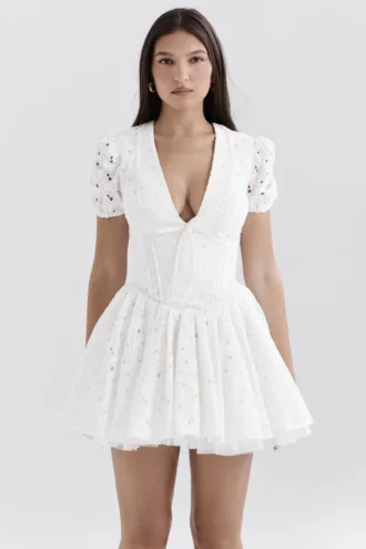 Mini-robe plissée en broderie anglaise blanche Imani
