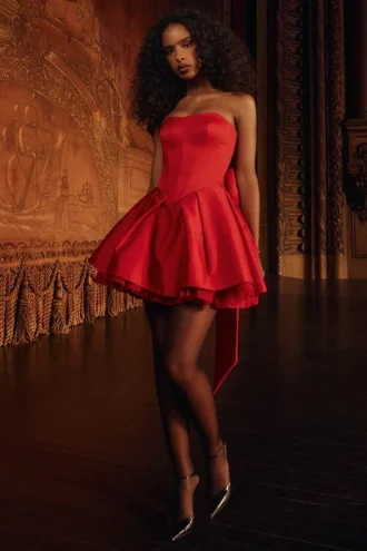 Mini-robe Salome en satin rouge Holly avec nœuds amovibles