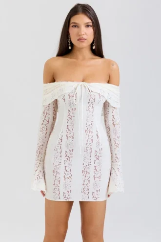 Mini-robe vintage à fleurs en dentelle crème et épaules dénudées « Sadie »