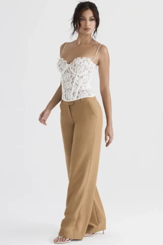 Pantalon ajusté décontracté Cameron Caramel