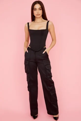 Pantalon cargo droit en satin noir Daria