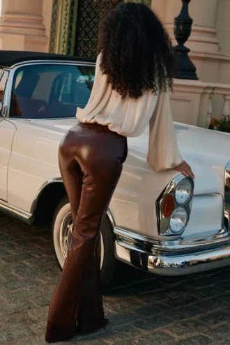 Pantalons Adara en cuir vegan couleur chocolat