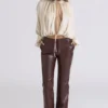 Pantalons Adara en cuir vegan couleur chocolat