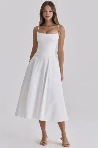 Robe d&rsquo;Été Liora en coton blanc avec bordure en broderie anglaise