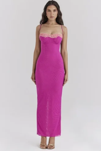 Robe longue Aiza à bordures en dentelle framboise