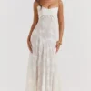 Robe longue à dos en dentelle florale crème Seren Vintage