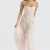 Robe longue à dos en dentelle florale rose pâle « Seren »