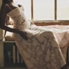 Robe longue à dos en dentelle florale rose pâle « Seren »
