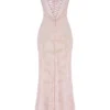 Robe longue à dos en dentelle florale rose pâle « Seren »