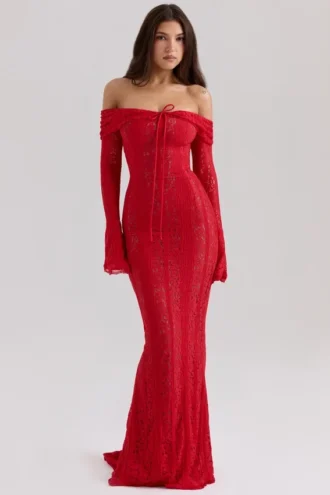 Robe longue à fleurs en dentelle et épaules dénudées « Belle »