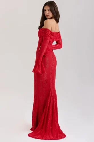 Robe longue à fleurs en dentelle et épaules dénudées « Belle »