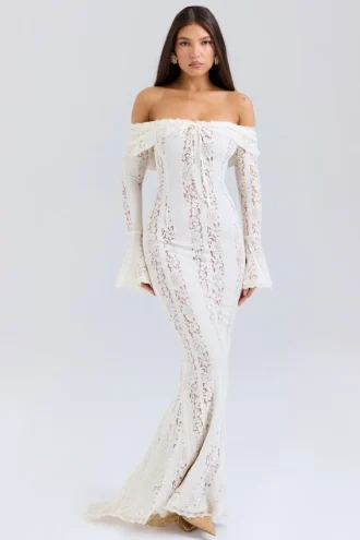 Robe longue à fleurs en dentelle vintage crème à épaules dénudées « Belle »
