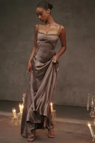 Robe longue à lacets « Anabella » couleur fumée
