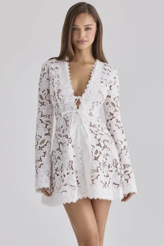 Robe à manches longues en dentelle personnalisée Bianca White