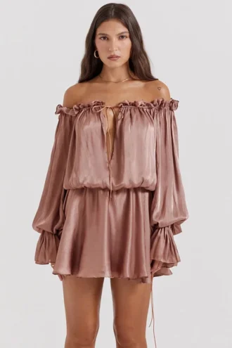 Robe à épaules dénudées Chaya couleur noisette