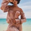 Robe à épaules dénudées Chaya couleur noisette