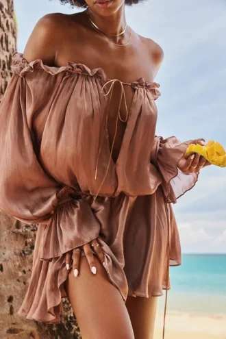 Robe à épaules dénudées Chaya couleur noisette