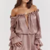 Robe à épaules dénudées Chaya couleur noisette